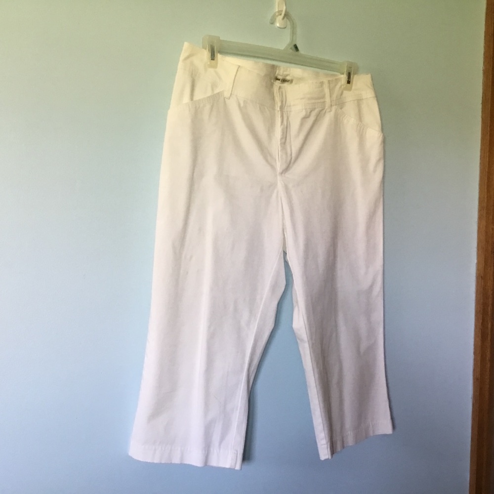 Lee white capris zip front 16M  pockets excellent